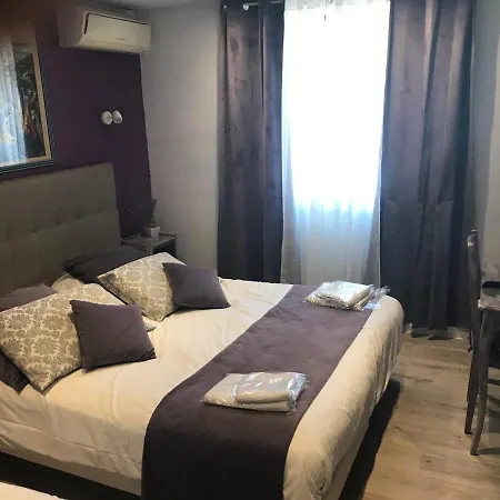 ホテル Les Mimosas ボルム・レ・ミモザ