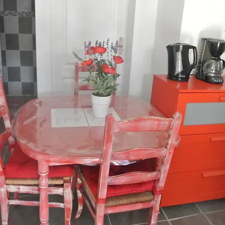 ホテル Les Mimosas ボルム・レ・ミモザ