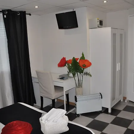 Les Mimosas ホテル 2*