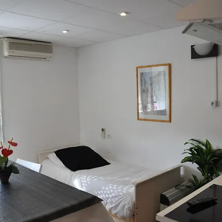 Les Mimosas ホテル 2*