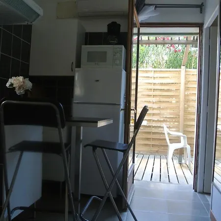 ホテル Les Mimosas ボルム・レ・ミモザ