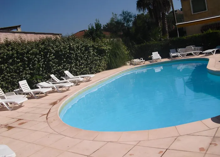 Hotel Les Mimosas 2*