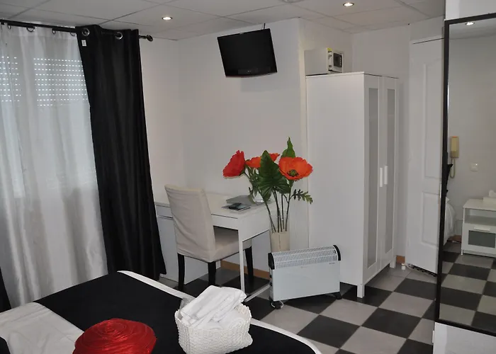 Les Mimosas Hotel 2*